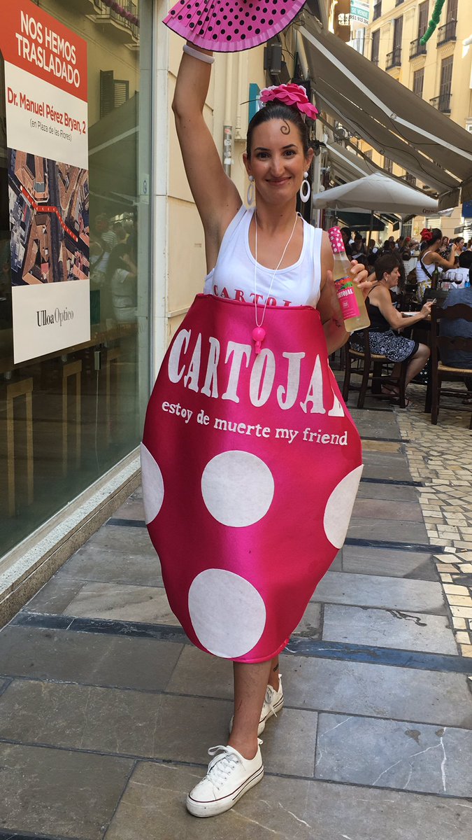 CrisDelgado90's tweet photo. Desde Zaragoza a la Feria de Malaga. @cartojaloficial  esta novia se merece un barrilete 😉 https://t.co/NppnpfkG7w