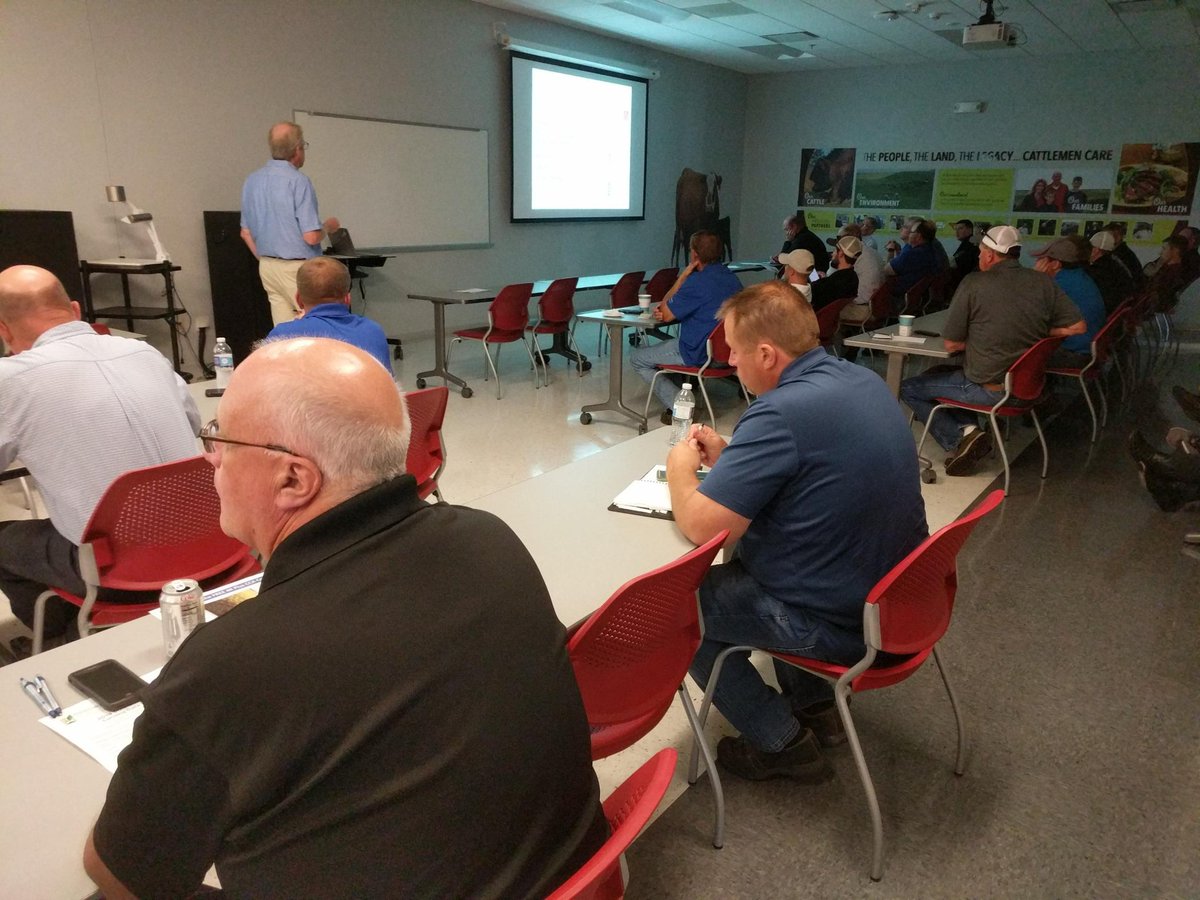 The front row is too close to the fun. Our #IowaCCAs are getting the low down on #soilhealth. "General recommendations for field management are a moving target. We now need to manage for an individual management unit." <a href="/HMvanes/">Harold van Es</a>
Big TY to <a href="/4RPlus/">4R Plus</a> <a href="/nature_org/">The Nature Conservancy</a> for sponsoring lunch!