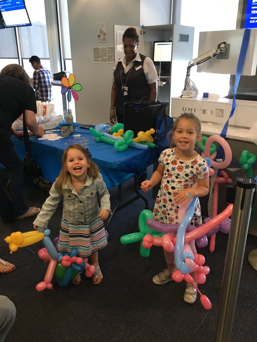 Beth01416313's tweet photo. Kids enjoying the celebration in Terminal 2 with our balloon lady Wanda Knudsen!!
⁦@MikeHannaUAL⁩ ⁦@mcgrath_jonna⁩ #beingunited ⁦@jacquikey⁩ https://t.co/m885b13Odg