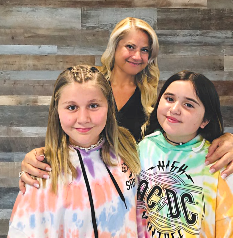 QueenofPrefab's tweet photo. Mentoring girls is important! I asked my daughter & her friend to join me while I was live on the @capacitymedia "Make Your Mark – Bridging the Gender Gap in Telecoms & Tech" podcast. If you missed it, you can listen here:
https://t.co/e7omSXPkUS
#QueenofPrefab #NotAContainer https://t.co/ujZDjbRCO1