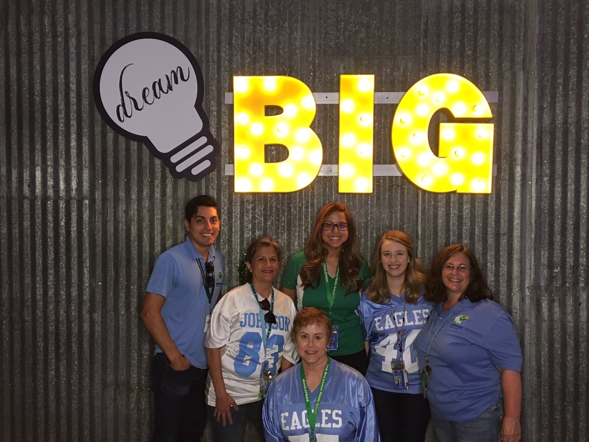 Solano_science's tweet photo. In Science, we dream big! @netzeroJMS #wedreambig #myirvingisd https://t.co/JRtlUNP7xp