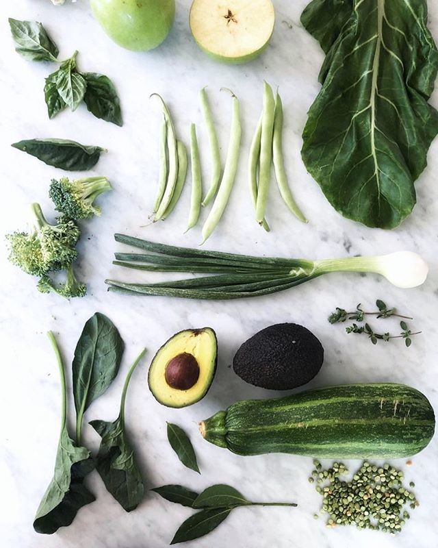 Foto que arme para mi libro @simplericosano con las verduras de <a href="/vasmadelivery/">Vasma delivery</a> ✨ El libro está con un descuento increíble por agosto! simplericoysano.com 🙌🏻 ift.tt/2OYx1iR