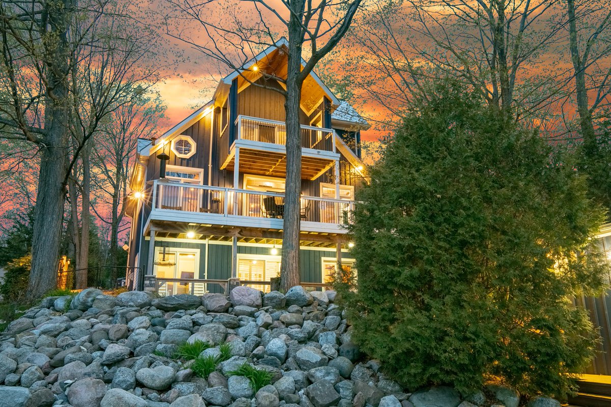 BrianFockler's tweet photo. What do you do on a gorgeous day in the summer? 

Why you go put out a #SOLD sign on your waterfront listing! 

#recordsetting sale with the highest sold price in its area for waterfront properties! 

Thinking of moving? Know someone who is? #callmeletstalk 7057900791 https://t.co/qYemipTwQJ