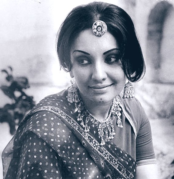 Rest in peace #VidyaSinha... A beautiful chapter from the golden era of #Hindi movies comes to an end... #ChhotiSiBaat, #PatiPatniAurWoh and of course, #Rajnigandha will always remain my personal favourites.