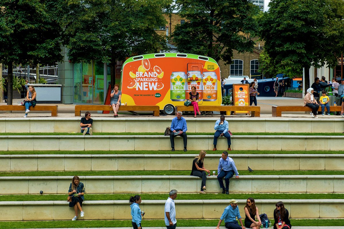 SpaceandPeople's tweet photo. Brand sparkling new L’MON🍋, from the makers of Volvic being sampled at @PaddingtonCen. This refreshing fizzy drink comes in  3 delicious zesty flavours, each with at least 25% real fruit juice and no added sugar*

#LoveFizzLoveLMON #Lemon #Orange #FromTheMakersOfVolvic #Sampling https://t.co/VtEJtDFBGO