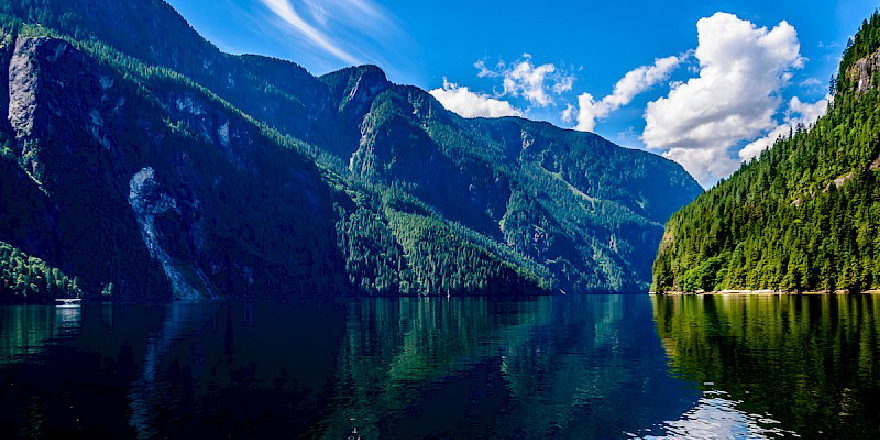 BoatingBC's tweet photo. A portion of #PrincessLouisaInlet is for sale and @bcparksfdn has less than 2 weeks to raise enough money to buy the land! Do your part to keep this premier destination for generations to come: https://t.co/b00BsLLkXy
#BoatingBC #BoatingDestinations https://t.co/Qz0ZW6GPfX