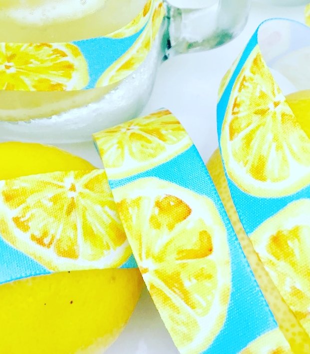 RIBBON GIVEAWAY-FOLLOW THE LINK TO ENTER
instagram.com/p/B1MF9_MlfEP/

#Competition #giveaway #win #entertowin #freestuff #lemons #summer #summerfruits  #lemonade #gin #drinks #drinkgifts  #printdesign #giftwrapping #packaging #sunshine #friyay #giveaways #holiday #cocktails