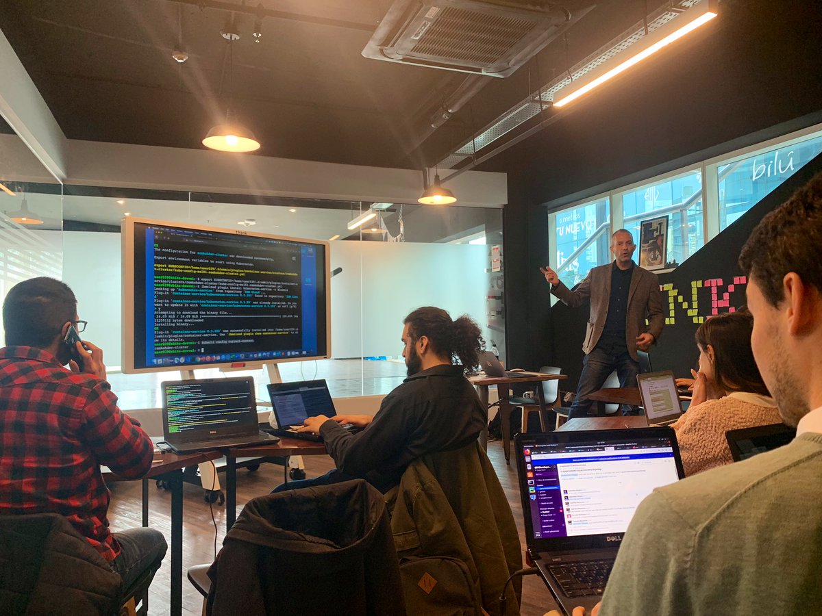 sebaver's tweet photo. Arrancamos con el taller post-code day sobre modernización de aplicaciones en el IBM Innovation Lab #kubernetes #containers #devops #cloud #ibmcodemvd https://t.co/emnNdt55OH