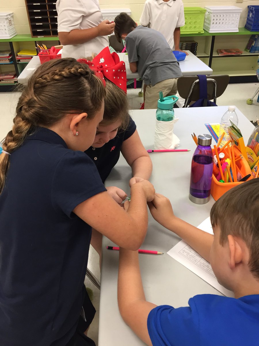 aflassy1's tweet photo. First STEM day, collaboration groups. https://t.co/372wskWNJm