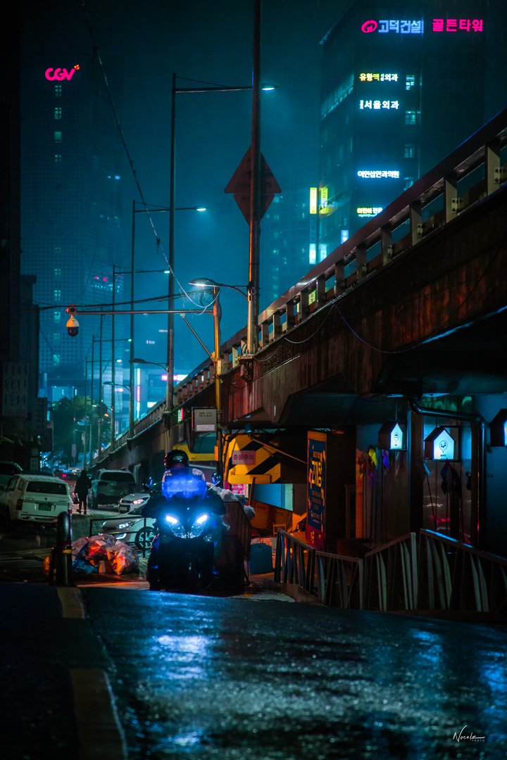 noealz's tweet image. I think one of the reasons people like my photos, is that I don't try to sell them a preset, e-book, or the latest camera equipement. I just like taking and sharing photos. Please enjoy and share~ instagram.com/noealzii  #cyberpunk #korea #seoul