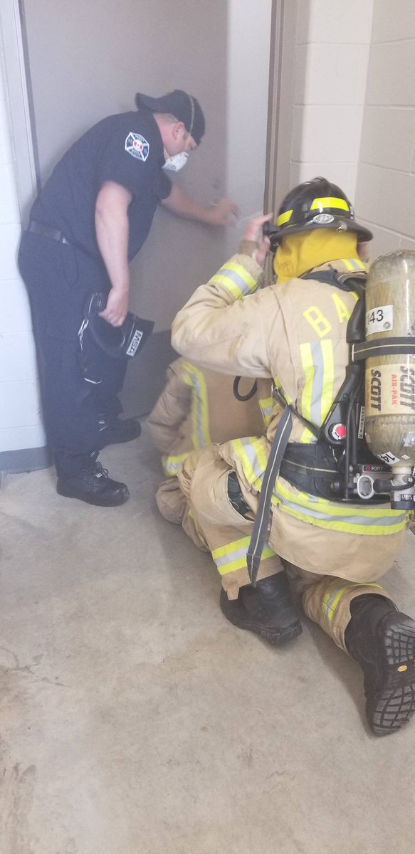 Barrie_Fire's tweet photo. We just had an 11 year old boy graduate from the educational component of #TAPPC. He worked hard and learned quite a bit. If your child is playing with or fascinated by fire, we can help: https://t.co/XGl0lgVQaa https://t.co/KswBdf9dgk