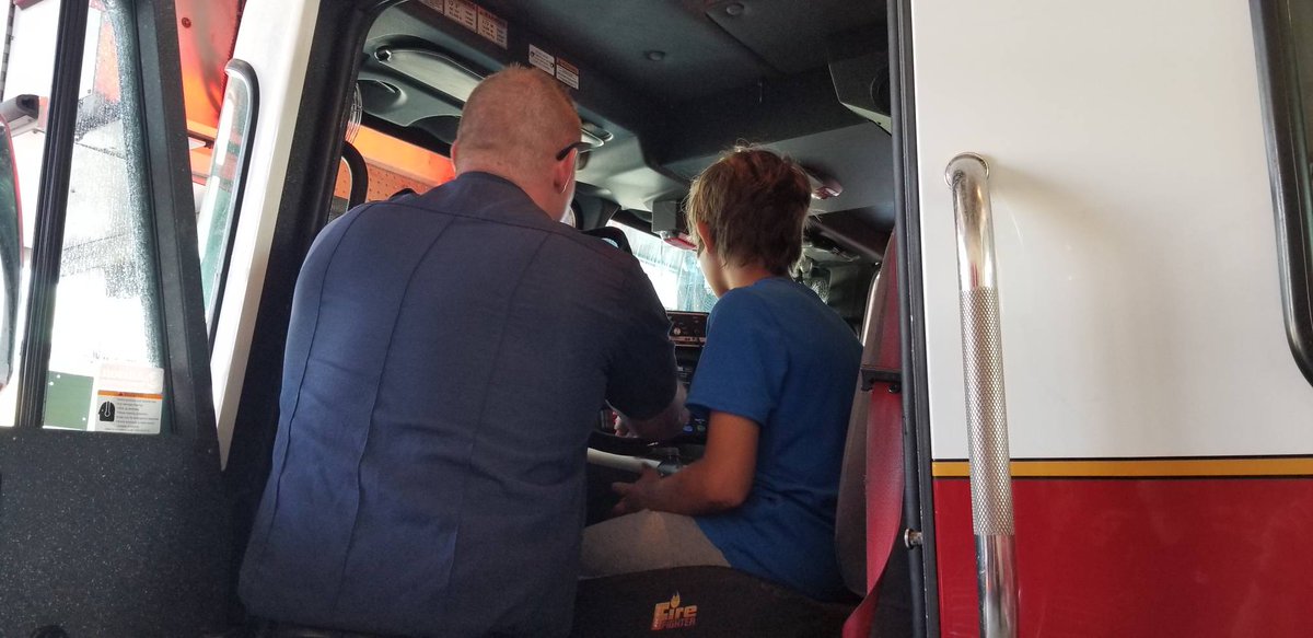 Barrie_Fire's tweet photo. We just had an 11 year old boy graduate from the educational component of #TAPPC. He worked hard and learned quite a bit. If your child is playing with or fascinated by fire, we can help: https://t.co/XGl0lgVQaa https://t.co/KswBdf9dgk