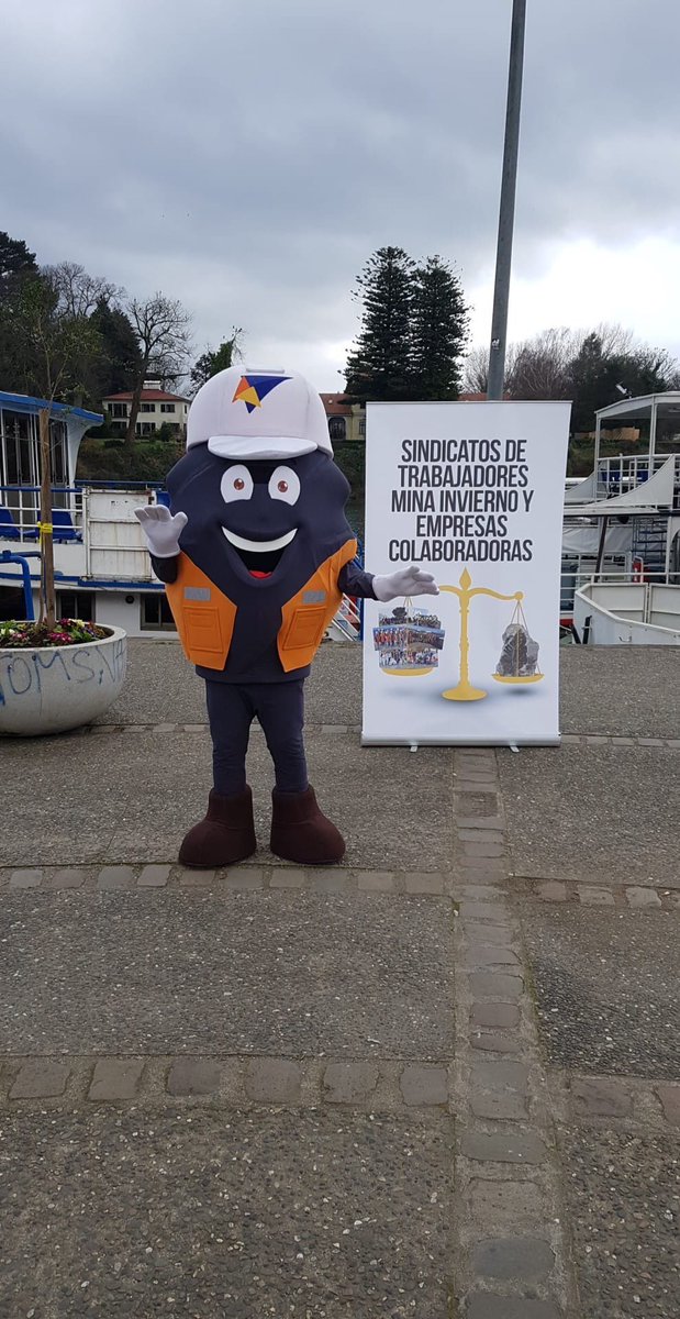 MinaSomos's tweet photo. Ya estamos en la feria fluvial de Valdivia a un costado del pendulo compartiendo con la comunidad y entregando información

Tercer Tribunal Ambiental aun a la espera de su respuesta que debio dar hace más de 100 días @3tacl @MintrabChile @sebastianpinera @OBennu @GobiernodeChile https://t.co/5Nie1DilRA