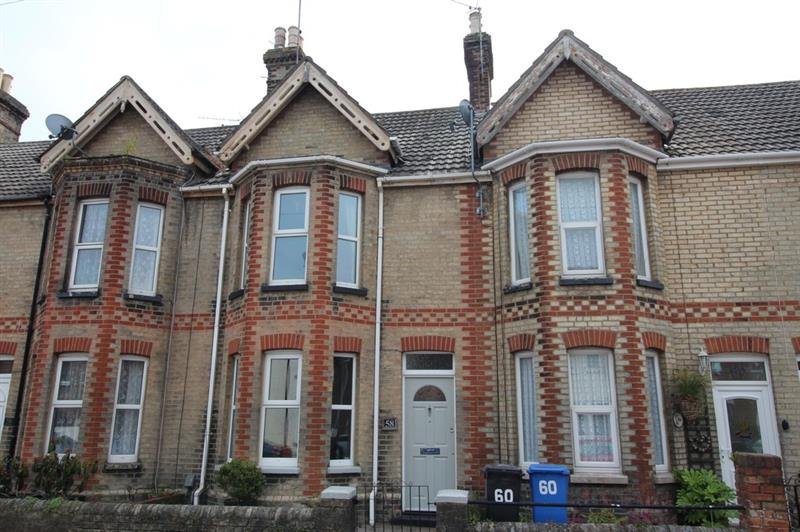 QuayLiving's tweet photo. 🏠 Victorian House #FORSALE
Emerson Road, Poole  £315,000🔑

https://t.co/nC4nsVcQH7

Currently undergoing redecoration the property benefits from a new kitchen and boiler, 2/3 bedrooms, a loft conversion, two reception rooms and a good sized garden with summer house. https://t.co/UWdhKPOUjE