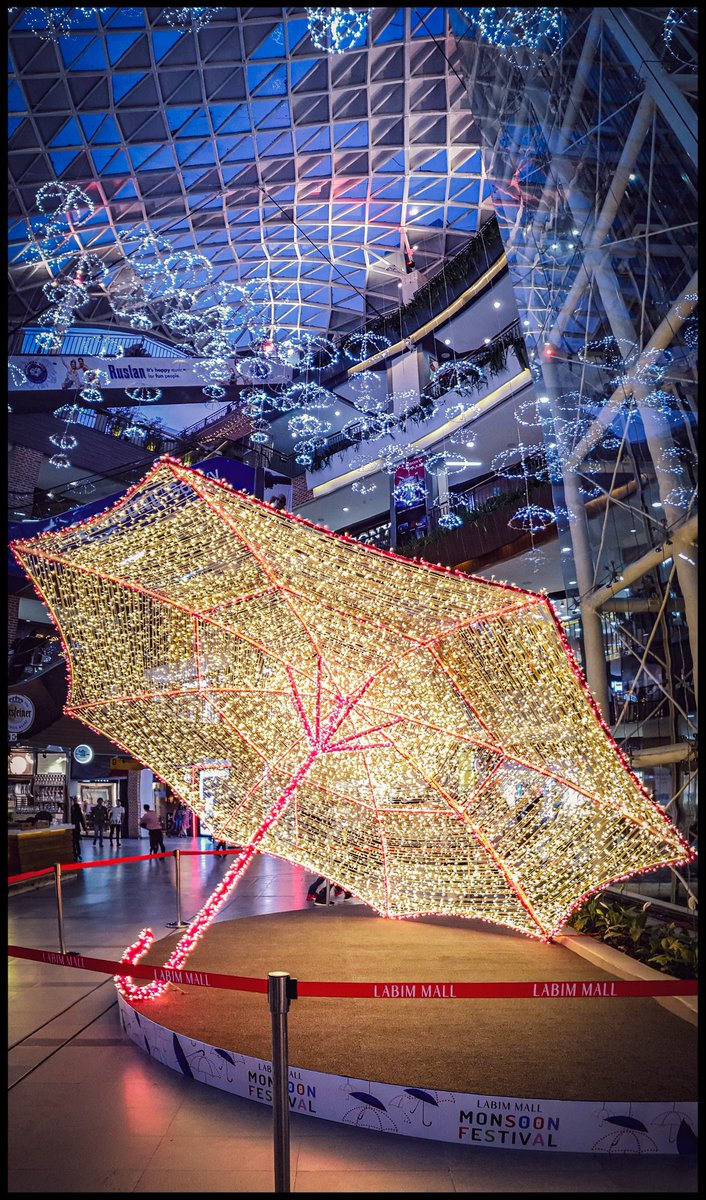 Ghimire_ashesh's tweet photo. Beautifully Decorated Labim Mall
#labimmall #Labim_Mall https://t.co/f2mJVxnpTU