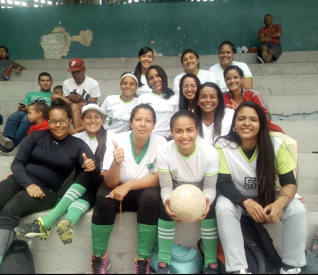 BeisimarH's tweet photo. Felicidades al Equipo de Kickingball de La Fundación Infocentro, por la Gran Jornada de Doble Juego realizada este domingo 11 Agosto en el Torneo Chapellin &amp; Cotiza derrotando a las Azulejas 8-3 y al SAIME 5-1👏🏃⚽ 🎊@LuisLaRosaVE @InfocentroVe @anah442 https://t.co/RVStgfRuHi