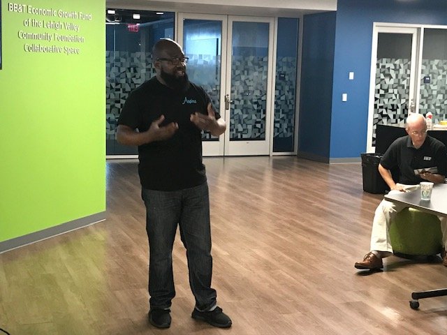 1millioncupslev's tweet photo. The talented Darnell Davis presented at the 1MC. He gave a presentation on the company Aspire. If your start-up or small business needs help with getting your feet off the ground, marketing, globalization, and more Darnell is the man to ask! https://t.co/oYnfEJfa5q