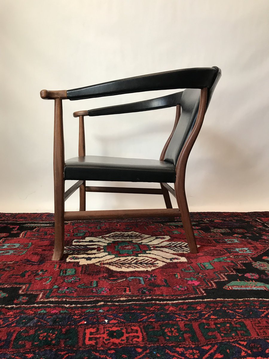 PeriodModern's tweet photo. Available: 2 Arm Chairs by Danish furnituremaker, Jacob Kjaer circa 1950s. Excellent condition and the curves and lines on these arm chairs are stunning. This pair will immediately give any space a glamorous and sexy look. #mcm #atomichome #mcm #danishmodern https://t.co/CowMh0qPDA