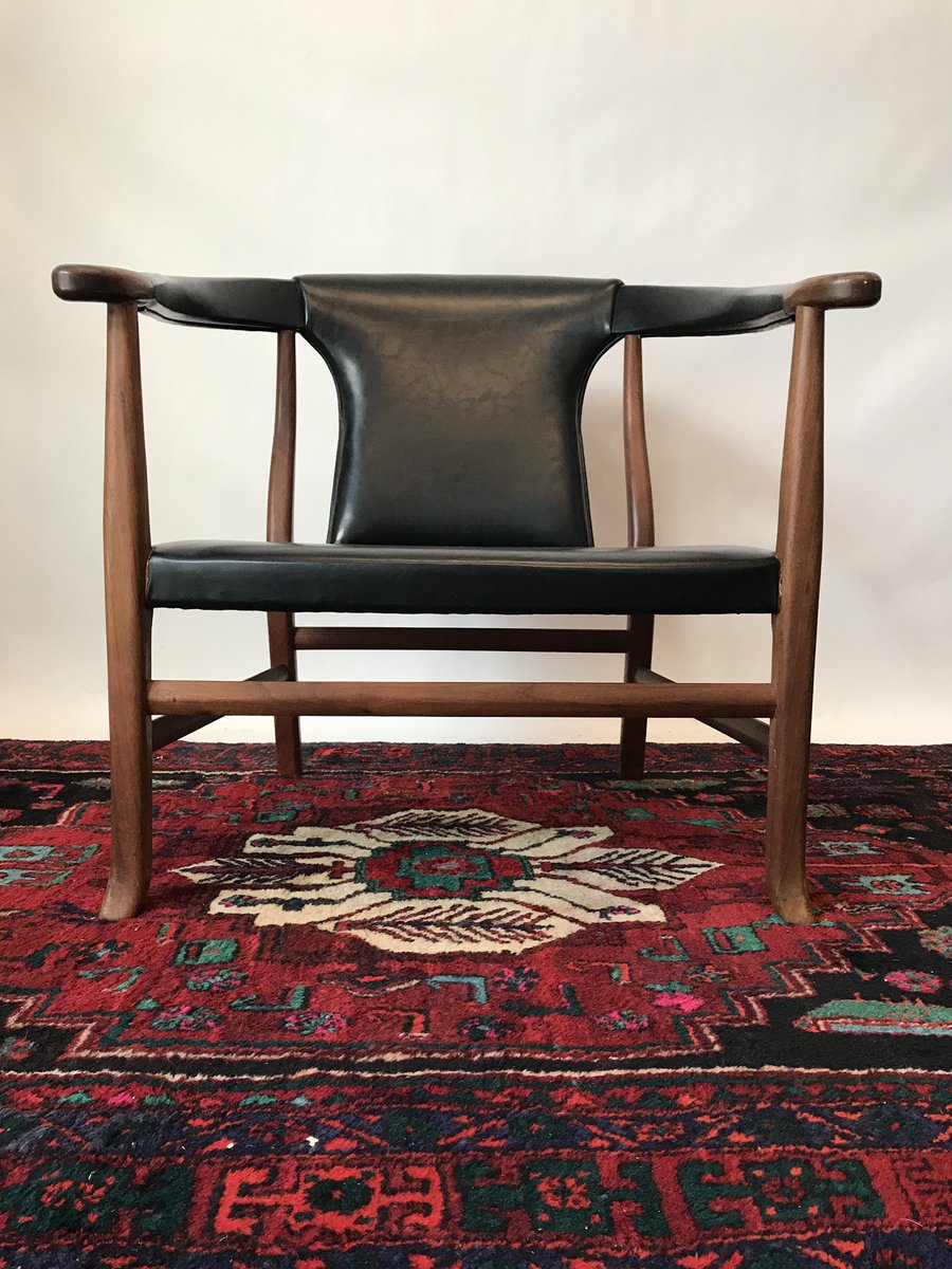 PeriodModern's tweet photo. Available: 2 Arm Chairs by Danish furnituremaker, Jacob Kjaer circa 1950s. Excellent condition and the curves and lines on these arm chairs are stunning. This pair will immediately give any space a glamorous and sexy look. #mcm #atomichome #mcm #danishmodern https://t.co/CowMh0qPDA
