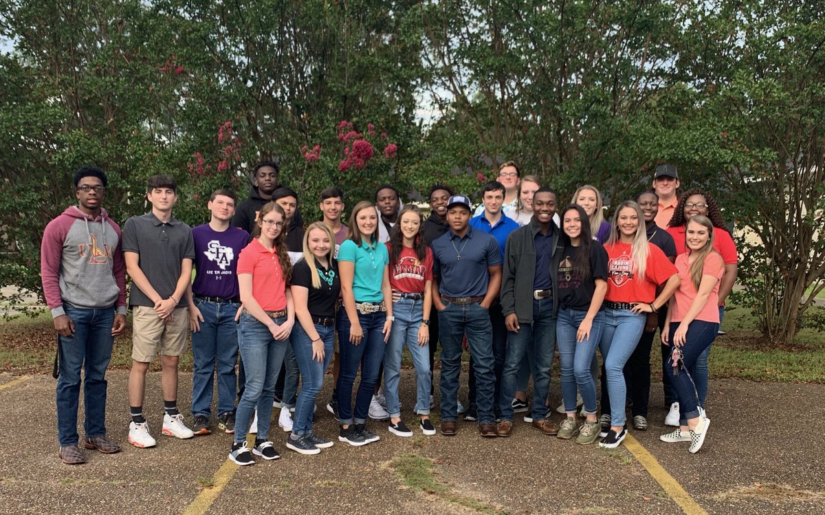 NHSCO20201's tweet photo. senior drive-in💜💜 https://t.co/vEFFEtBOU0