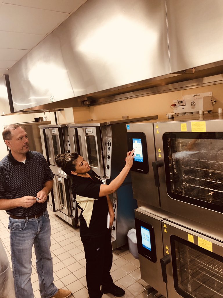 ChefJosephD's tweet photo. @SeguinISD Culinary training on new state of the art kitchen equipment for our Child Nutrition staff nothing but the best for our students at every grade levels ,every day and every meal @ChefJosephD @DrMattGutierrez @491830 https://t.co/Thze3TEuyD