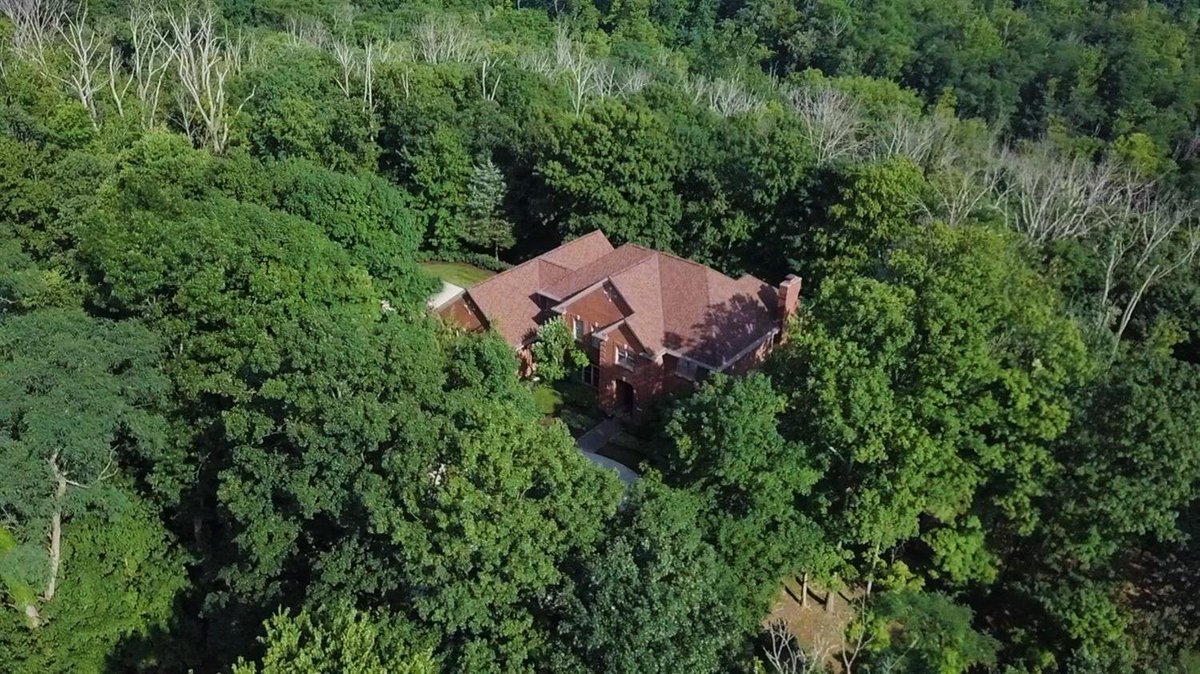 HoetingRealtor1's tweet photo. NEW LISTING in Delhi! This HOME has all the amenities and custom features that a buyer could desire! Schedule a showing with Stephen Florian 513-200-1808. #OpenHouse #newlisting 
https://t.co/dL2UnWb4ak https://t.co/4wAHPqPFZe