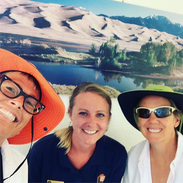 CCnDoc's tweet image. #SandDunesSoiree! The journey begins... 24 hours in #GreatSandDunesNationalPark. #BrittanyM gave us the rules of the backcountry! 👍🏻🤞🏼👯‍♀️ 🎒#LifeOver50Series #CCnDoc #LifeOver50 #Over50Influencers #LocalInfluencers #BackcountryCamping #BackpackIng #BestC… ift.tt/33DLFPE