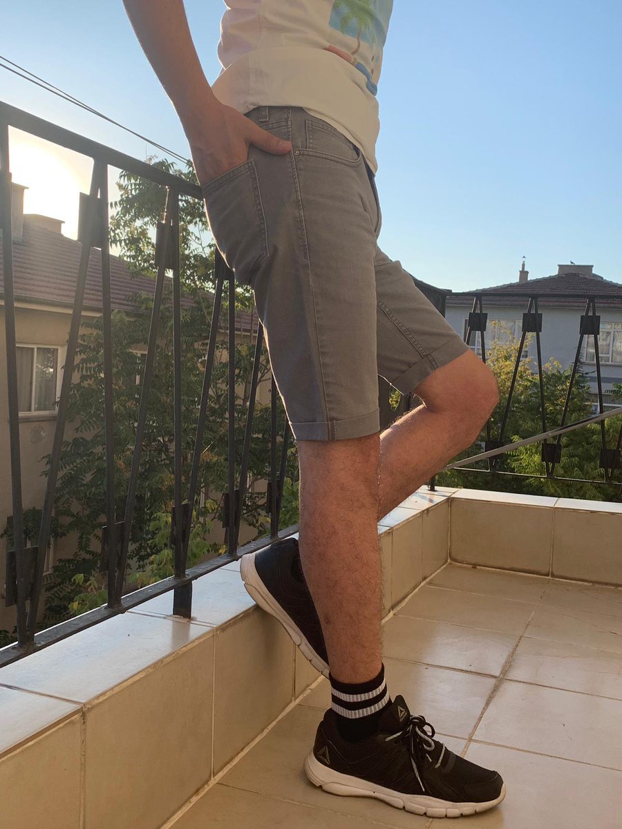 zeropact's tweet photo. Bu modelimizde tarz sahibi erkekleri düşündük 😎 Bir kot pantolondan yaz sıcaklarını hissettiğimiz şu günlerde tasarım şort yaptık! Satın almak ve daha fazla bilgi için bize ulaşabilirsiniz.
#sürdürülebilirmoda #ikinciel #zerowaste #sıfıratık #döngüselekonomi #zeropact https://t.co/xKmBNrgABk