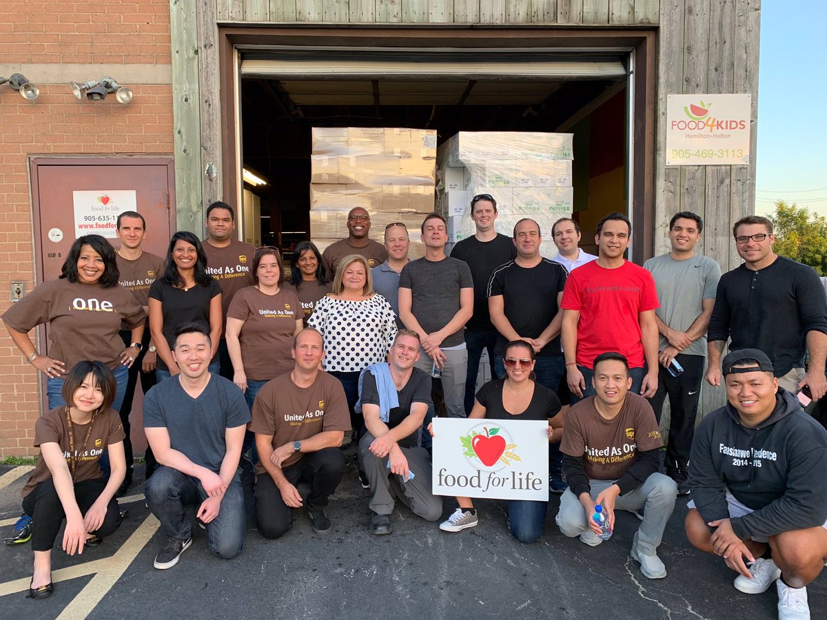 Our last #NMO class of 2019 giving back to the community <a href="/foodforlife/">Food for Life Halton</a> moving 10k lbs of fresh and nutritious food, which will support those in need within the Halton region. Way to go #UPSers! #UPSGivesBackCA #GLC  <a href="/LarenzoGlobal/">Larenzo Nash</a>