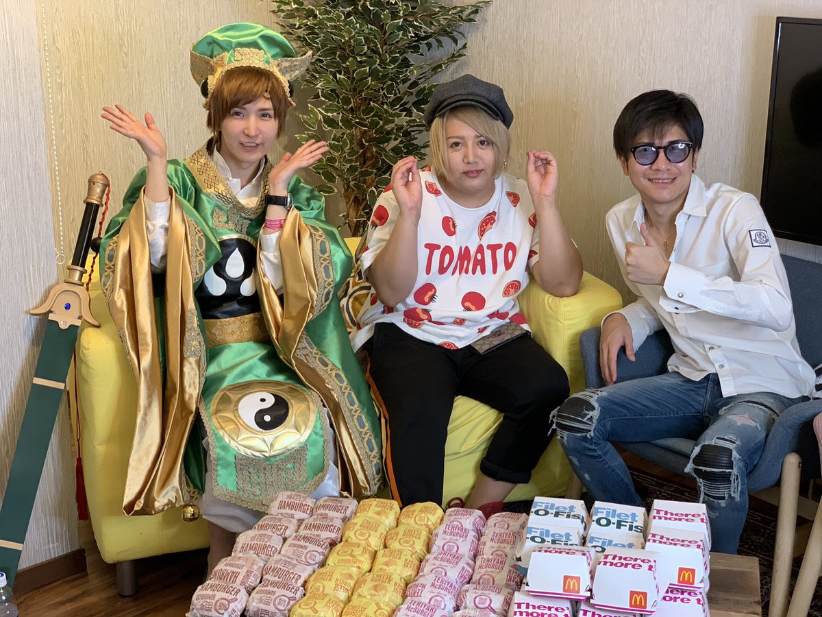 dezon0801's tweet photo. 8.15ラスソンは原田たいぞうでした🐷
最近はYouTube活動も始めてまた更に
たいぞうブームがきてますっ(꒪˙꒳˙꒪ )
冬月学園ホスト部で検索したら
出て��ると思うので是非ご覧下さい！！
くまピヨ先生とらんぴょんにも注目を👀

18日yasu支配人聖誕祭2日目🎂
20日7周年イベント2日目🍾✨

#fuyugaku https://t.co/dY0melmWBa