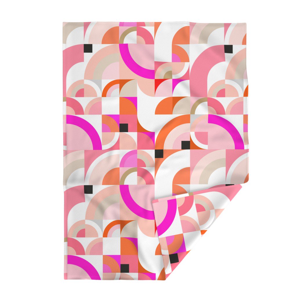 DominiqueVari's tweet image. My entry for the #COLOURBLOCKING #designchallenge at @Spoonflower #Retro #abstract #rainbows in #Pink, blush &amp;amp; peach @Spoonflower @Roostery VOTE HAS STARTED TODAY on bit.ly/2Zehvn6 THANK YOU! 🙏💕#midcenturymodern #geometricpattern #textile #spoonflower #dominiquevari