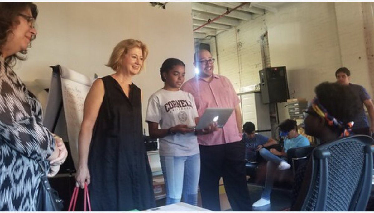 julioH0311's tweet photo. thanks to @NYSenatorRivera for coming and sharing with each of our teams. @MetaBronx @JohnLendof @dazilet @gino_rod2003 @rendyirving09 @aissato94905578 @AngelGu20477167 @BremelyWorks @GrantAssociates @PereiraShanya #NY #staruplearning #metabronx #work https://t.co/BGcpqiCKbQ