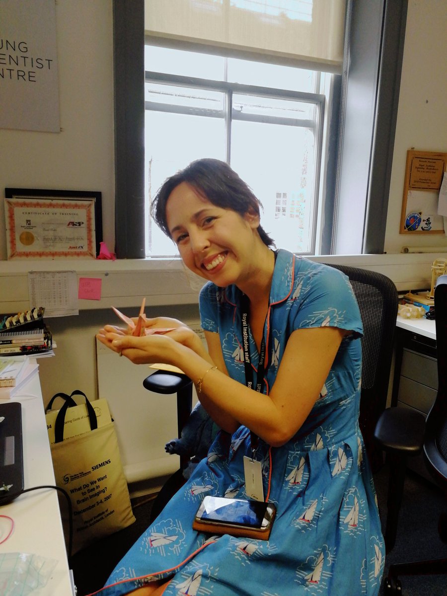 Ri_Science's tweet photo. This morning the Ri was taken over by paper cranes. Every member of staff was greeted by an origami bird at their desk and once opened, a secret message was revealed! Our lovely Dani, who works in the YSC, made them all "just because". Small acts have BIG impact people. 🙌 https://t.co/5ks3hFEIEM