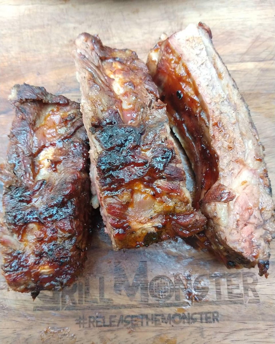 GrillMonstermx's tweet photo. How do these "picapiedra" ribs look to you? They're grilled with barbecue sauce 👌 I love me some beef ribs, they are one of my favorites to grill, how about you? Whats your favorite?
#grilling #grill #bbq #FelizJueves #FelizDia @WeberGrills #weber https://t.co/VmTW6N5eVe