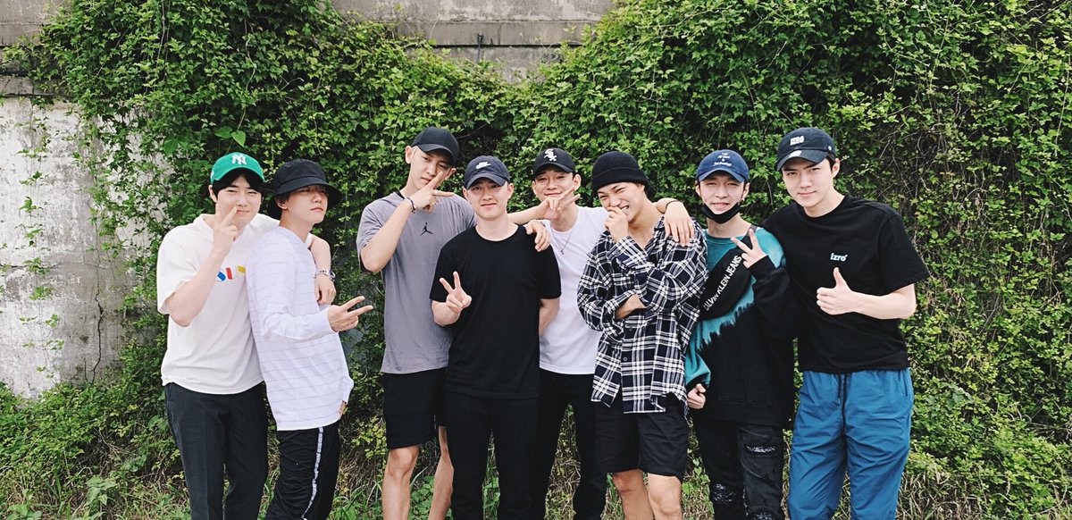 stanthelight's tweet photo. °♡•☆all at once, i was madly, hopelessly in love☆•♡°

~forever an EXO-L. ❤

@weareoneEXO #엑소 #EXO
@B_hundred_Hyun @layzhang https://t.co/j0lIHWqQDP