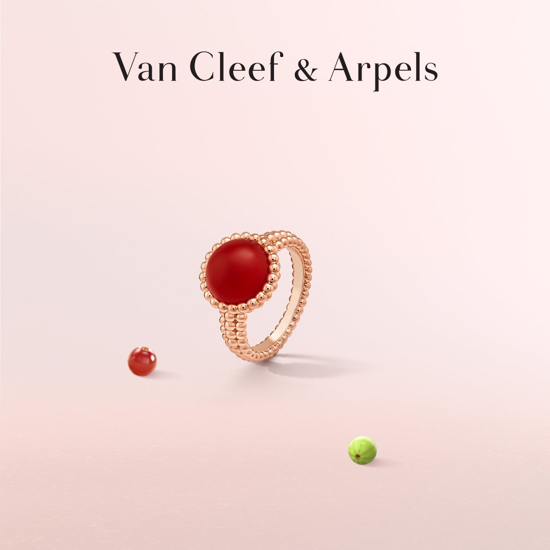 vancleefarpels's tweet photo. Slide into Summer with delighful Perlée creations in rose gold and carnelian. #VCAperlee #ChasingPerlee #VanCleefArpels
https://t.co/FSXK4sm0cH https://t.co/Y3wzRjSgGG