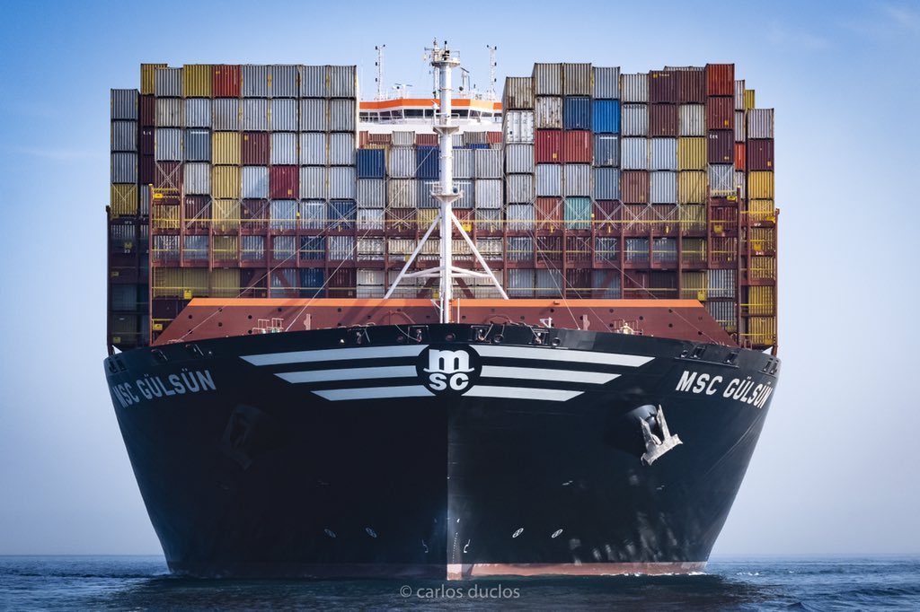 La proa del más grande 👆 the bow of the biggest #mscgülsün # 400X61 = 23.000 TEUs #contenedores #worldrecord #msc #ship #maritime #containership #algecirasport #maidentrip #seamanlife⚓️ #fujifilmxt3 #fujistas