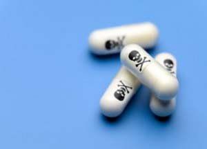 Drugscom's tweet photo. The Dangers of #FakeDrugs: Top 10 Facts on #CounterfeitMeds https://t.co/gZG4XTv71b https://t.co/f9MVeOO4IM