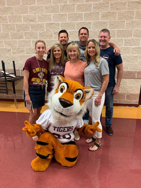 Mr_Diehl's tweet photo. Team:  A group of people working interdependently towards a common goal for which members are mutually accountable. #DSISDprincipals #lovethisteam #IAMDSISD https://t.co/HDcXjhS4Nu