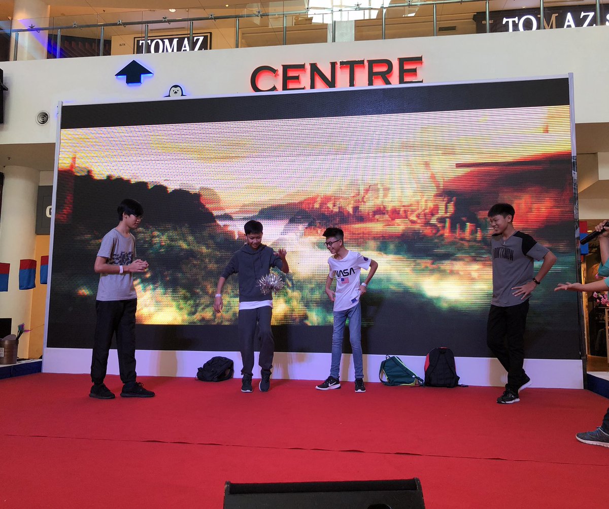 KoloursofKorea's tweet photo. Fun on stage at #eCurveKOK19 😄✨ https://t.co/ZhsB84Ipxo