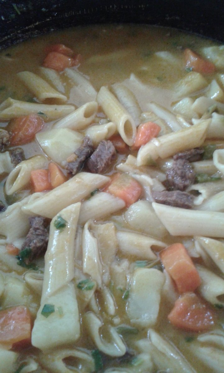 zenigouveia's tweet photo. Pra quem diz q sopa não é janta...sopa pra mim é ate almoço meu anjo
#frio #sopaejantaealmoco
#bomtarde
#QuintaDetremuraSDV https://t.co/XKyqp4Wc36