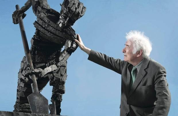 Séamus, Irish for James, from Jacob in Hebrew! "one who supplants/grabs at the heel"; when Hebrew patriarch Jacob was born, he was grasping his twin brother Esau's heel! Anglo-Normans brought it to  #Ireland. e.g. sculptor Seamus Murphy &  @NobelPrize winning poet Seamus Heaney.