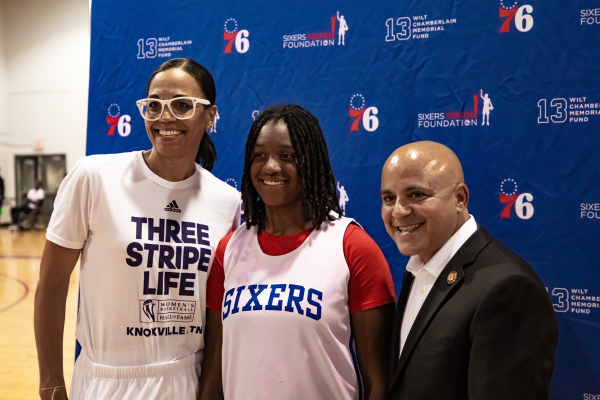 SIXERSSTRONG's tweet photo. As part of the event, @camdencountynj Sports Hall of Fame member and @universityofky Women's Basketball legend @ValerieStill1 addressed the program's participants and spoke to them about how they can be successful both on and off the court. #WNBAFIT https://t.co/hcX6JJ83yx