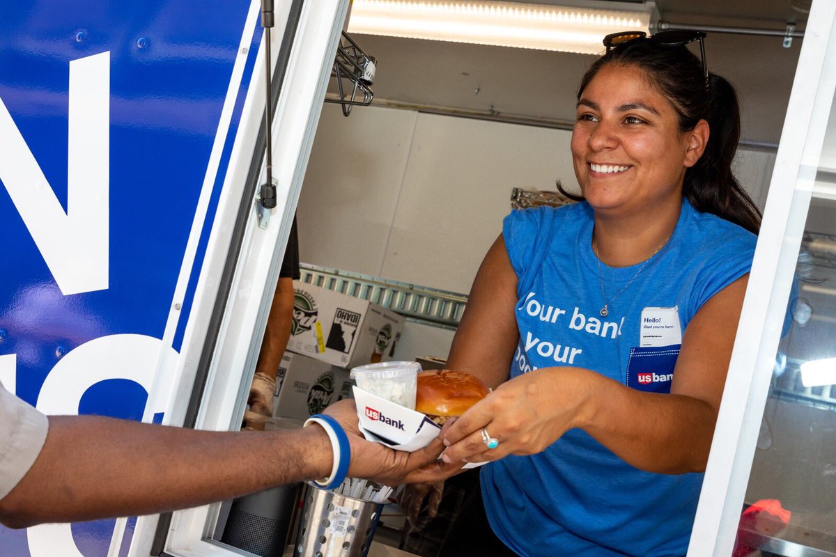 Visit the U.S. Bank mobile food truck for a free taste of local food favorites and a chance to test drive our new mobile app tomorrow!

Friday, Aug. 16
11 a.m. - 2 p.m. CT
U.S. Bank Dinkytown branch
401 14th Ave. SE, Minneapolis, MN 55414