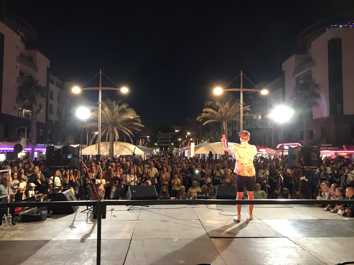 EstebanOffMusic's tweet photo. Hier, superbe soirée ! Public de folie ! J’ai kiffé sur scène 🔥 https://t.co/YAgdhXBfBA