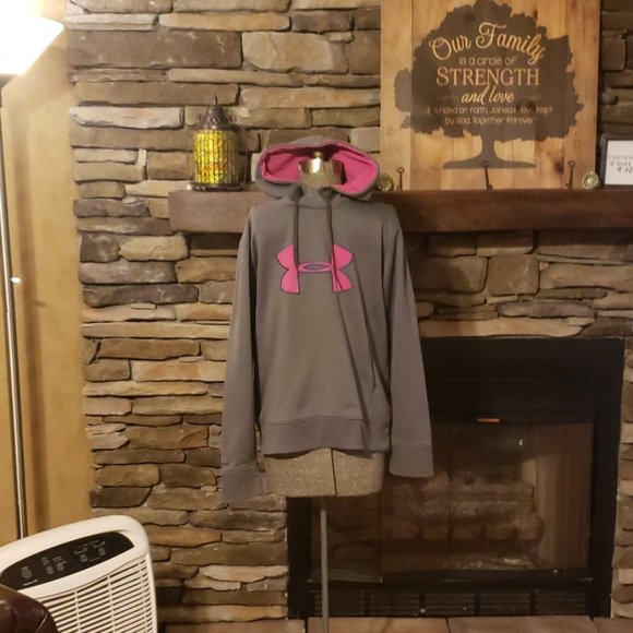 defbeautiful's tweet photo. So good I had to share! Check out all the items I'm loving on @Poshmarkapp #poshmark #fashion #style #shopmycloset #converse #underarmour: https://t.co/l2Ww7FDbwC https://t.co/Ov1ZnGfyyr