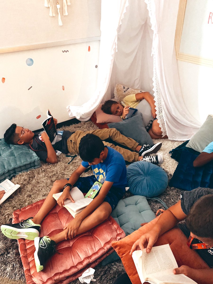 daytonboxELA's tweet photo. my teacher mama heart is SO happy !!! 
everyone is sitting exactly where they want, &amp; getting lost in their novels 
🤗📚✨💕 #bjhnolimits https://t.co/dk86Zdx3eU