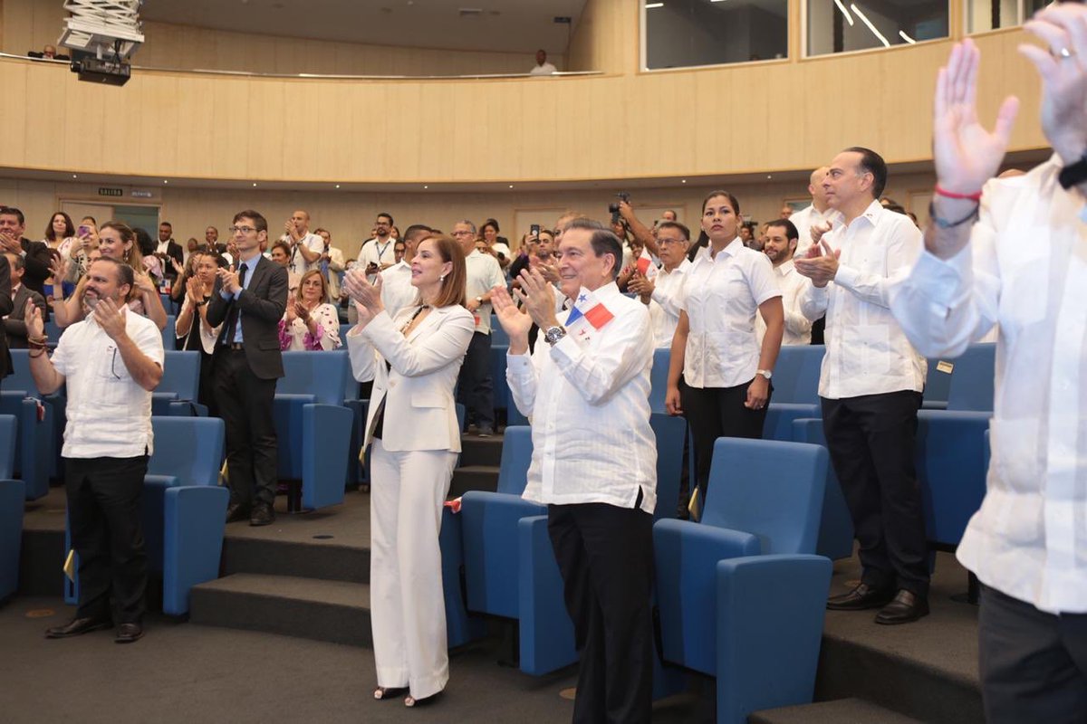 La cultura lo es todo, es nuestra identidad, nuestra historia y recuerdos más queridos. Son las manos campesinas moldeando el barro de la tinaja, la pollera, la saloma retumbando en el campo. La cultura nos une y se convertirá en la herramienta que transformará a Panamá.