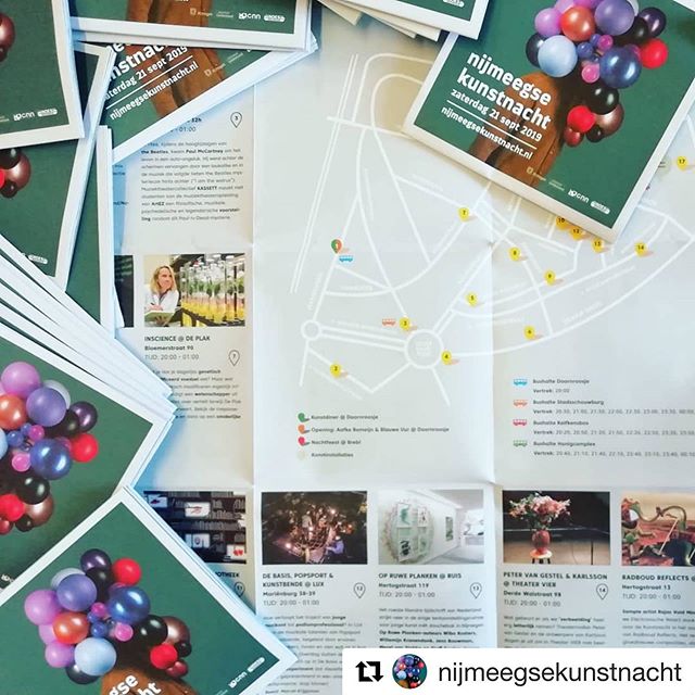 #Repost nijmeegsekunstnacht
・・・
De gloednieuwe programmafolder ligt in de schappen! 🎨🎭🎶 Vanaf vandaag kun je er eentje oppikken bij de deelnemende Kunstnachtlocaties, zoals luxnijmegen, museumhetvalkhof, de_bastei_ of bibliotheekgel...

qvnijmegen.nl