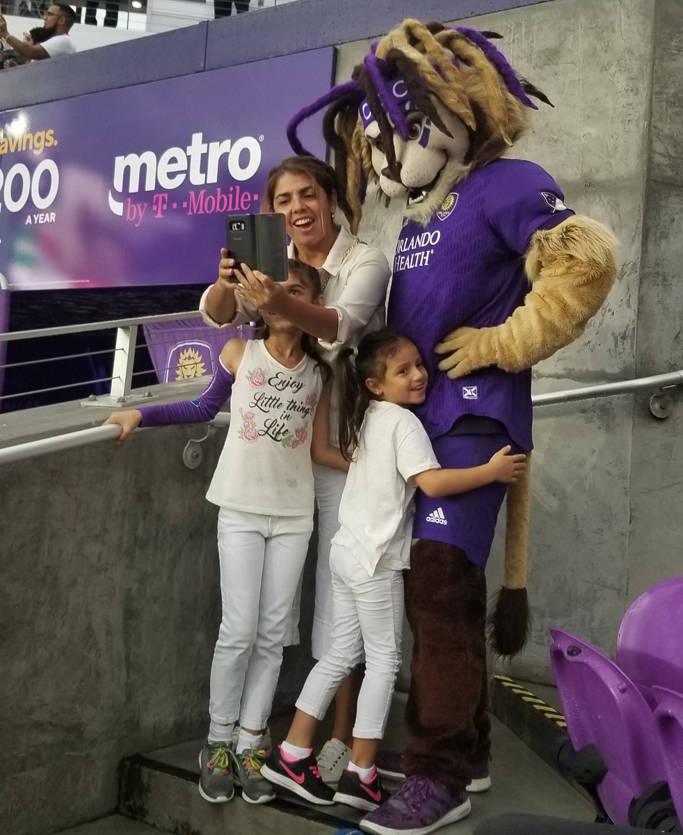 walkthebridge's tweet photo. Last night @OrlandoCitySC go Lions!! Good game, and me trying to get a selfie with #Kingston  . My kids had fun #ORLvSKC #faceofcity #VamosOrlando https://t.co/sWB8orXSe1
